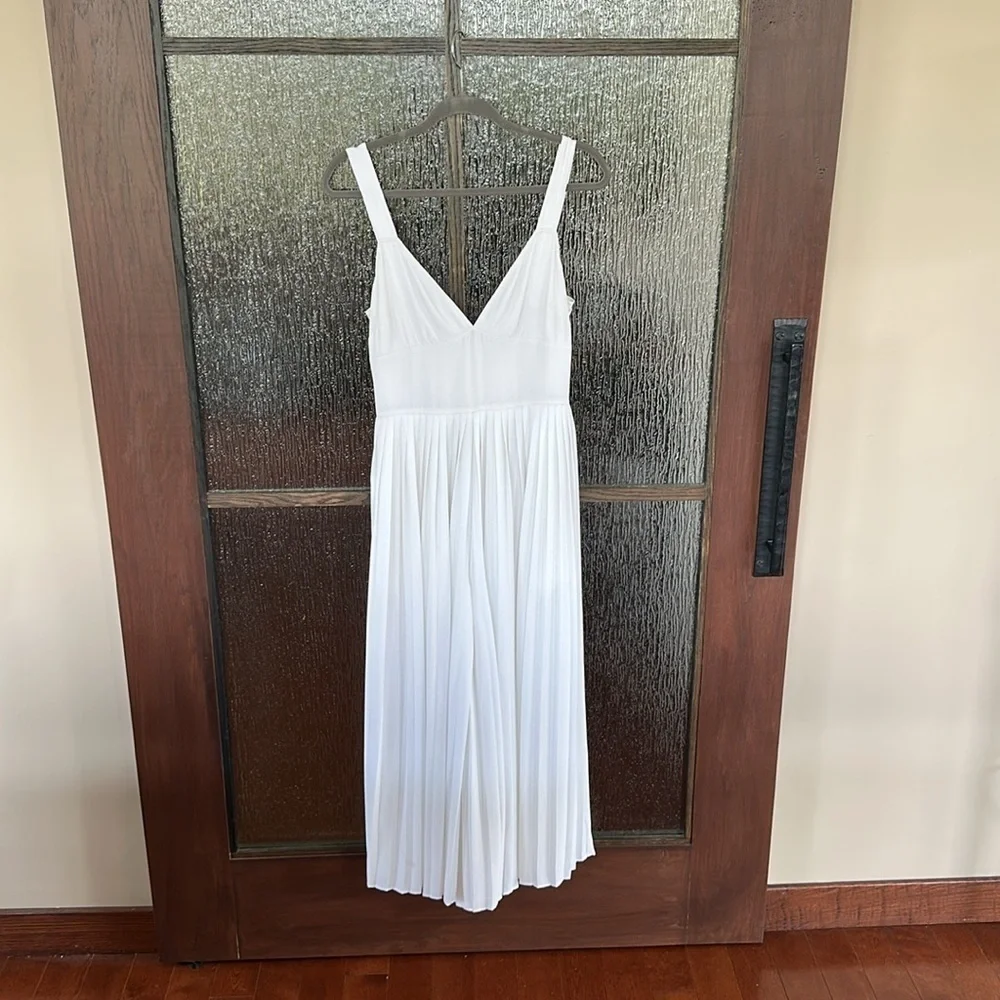 Vince Pleated Jumpsuit In Optic White V-Neck Sleeveless Size 6 - Picture 6 of 12